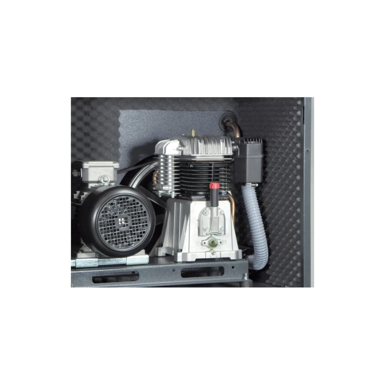 Compresor pistón insonorizado Airum trifásico 5,5cv 270L